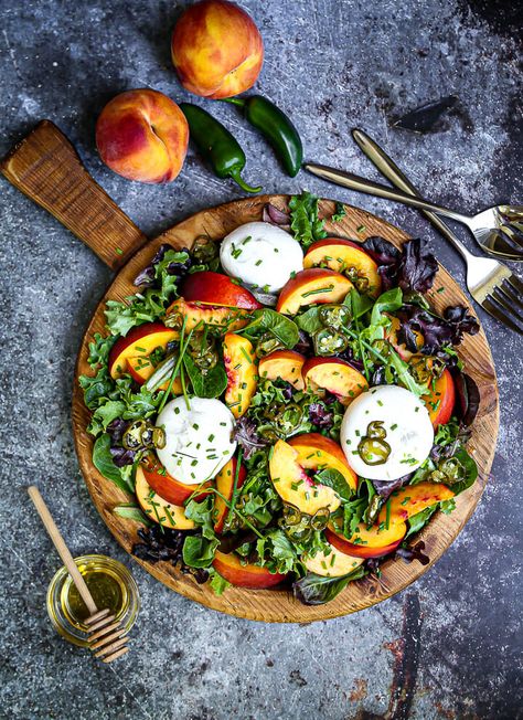 Sweet, savory, and a little spicy...this juicy peach and burrata salad is summer on a plate. Peach And Burrata, Honey Lime Vinaigrette, Mesclun Salad, Salad Recipes Healthy Easy, Burrata Salad, Juicy Peach, Lime Vinaigrette, Peach Salad, Spicy Margarita