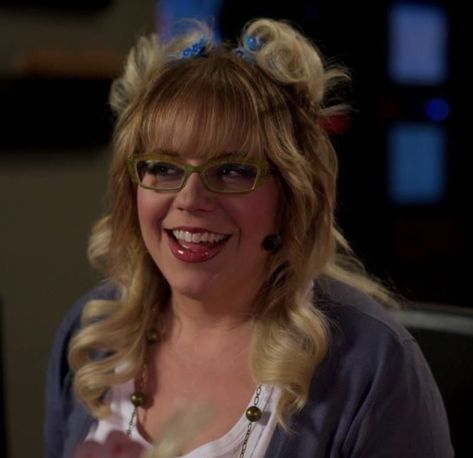 Criminals Minds Penelope, Penelope Garcia Season 1, Penelope Garcia Hair, Penelope Garcia Hairstyles, Garcia Penelope, Penelope Garcia Icon, Penelope Garcia Aesthetic, Spencer Reid Icon, Kirsten Vangsness