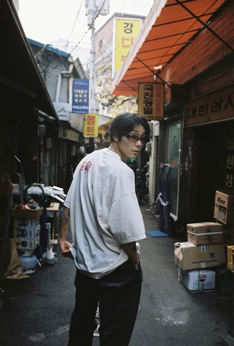 cold worldwide corea in market Men Streetwear Photography, Pose For Clothing Brand, Urban Streetwear Photography, Urban Aesthetic Photography, Men’s Streetwear Poses, Outdoor Fashion Photoshoot, Oversized Tshirt Poses, Streetwear Brand Photoshoot, Oversized Photoshoot