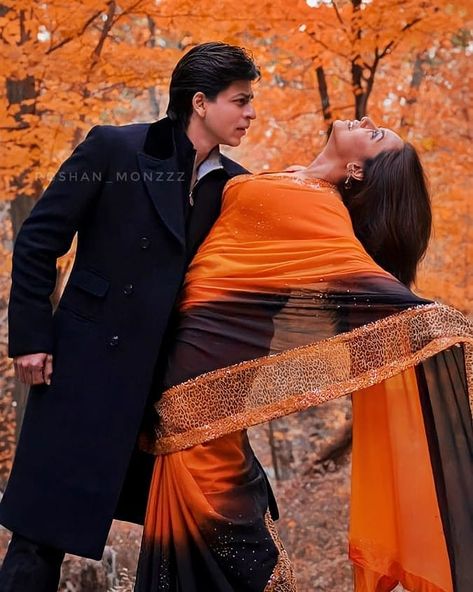 Shahrukh Khan And Kajol, 90s Bollywood Fashion, Vintage Bollywood Aesthetic, Rani Mukherjee, Dharma Productions, Rani Mukerji, Bollywood Music Videos, King Khan, 90s Bollywood