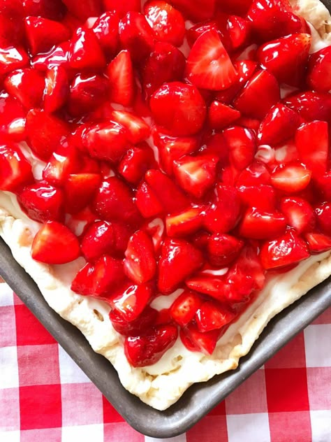 The weather is finally warming up here in Iowa and I’ve got fresh fruit and desserts on my mind.  ?    Well, then again, I usually have those on my mind.   With spring in full swing and the summer months to follow, I thought this would be a good time to share this delicious Strawberry … Strawberry Slab Pie, Apple Pecan Pie, Slab Pie Recipes, Slab Pies, Apple Slab Pie, Gingham Apron, Slab Pie, Strawberry Cream Cheese, Sheet Cakes