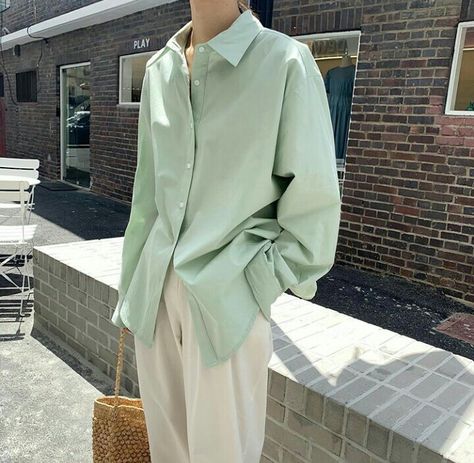 Oversized Polo Outfit Women, Oversized Polo Outfit, Outfits Pastel, Polo Shirt Girl, Smart Casual Women, Shirt Korean, Korean Fashion Outfits, Korean Casual Outfits, Oversize Shirt