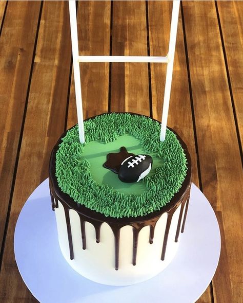 Rugby Cake Ideas, Rugby Cake, Rugby Birthday, Surf Cake, 9th Birthday Cake, 12th Birthday Cake, 30 Cake, Halloween Cake Decorating, Birthday Cake For Him