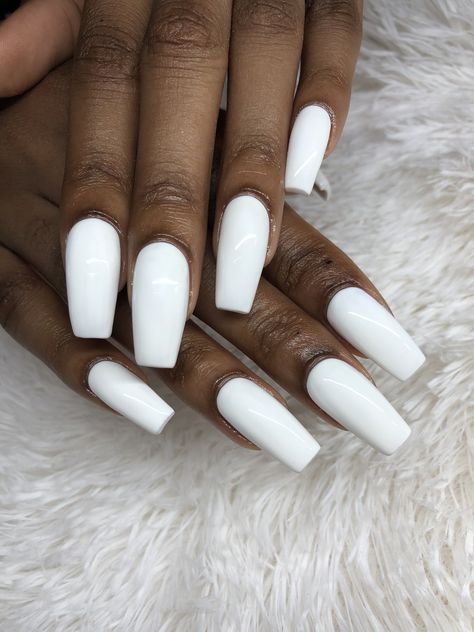 White Summer Nails Beach, Braids Colours, White Coffin Nail Ideas, Minimal Manicure, White Acrylic Nails, Summer Acrylic Nails, Girls Nails, Elegant Nails, Coffin Nails Designs