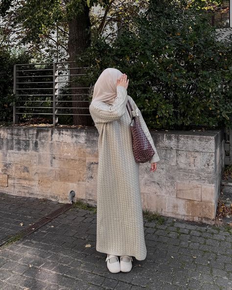 maxi dress is always a good idea🤭�🍂 Modest outfits , ootd, fall fashion, maxi dress, autumn fashion, hijab fashion , outfit check, outfit inspo, modest fashion Outfit Inspo Modest, Hijabi Lifestyle, Hijabi Ootd, Check Outfit, Hijabi Outfit, Korean Fashion Outfits, Ootd Fall, Hijabi Outfits Casual, Dress Autumn