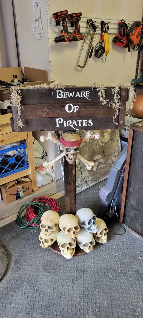 Sign I made using scrap pallet Wood and foam skulls. Pirate Party Ideas Decorating, Midevil Halloween Decor, Skeleton Pirate Halloween Decorations, Pirate Haunted House Ideas, Halloween On The Beach, Halloween Pirates Decorations, Pirate Haunted House, Pirates Halloween Decorations, Pirates Of The Caribbean Halloween Decor