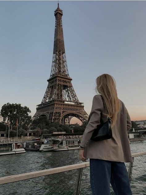 Paris Trip Outfits, Paris Pics, Paris Photo Ideas, Girl In Paris, Paris Travel Photography, Paris Dream, France Aesthetic, Paris Vibes, Disney Paris