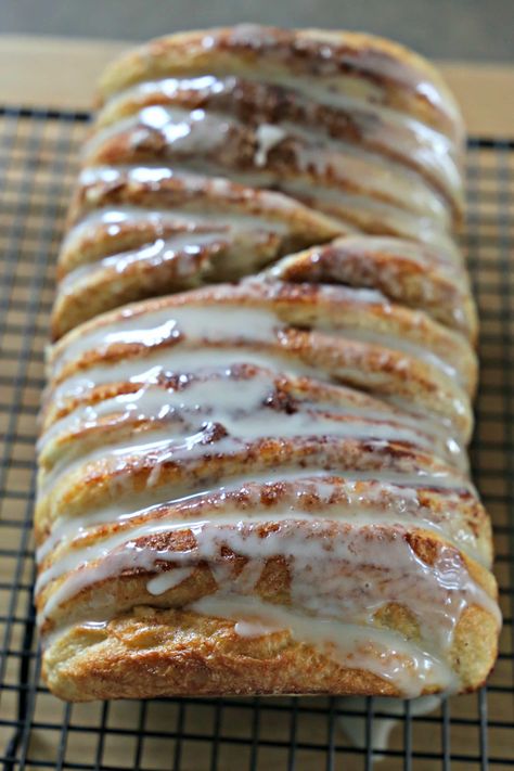 Rhodes Bread Recipes, Rhodes Bread Dough Recipes, Easy Cinnamon Bread, Frozen Bread Dough Recipes, Rhodes Rolls Recipes, Rhodes Bread Dough, Rhodes Recipes, Cinnamon Pull Apart, Rhodes Bread