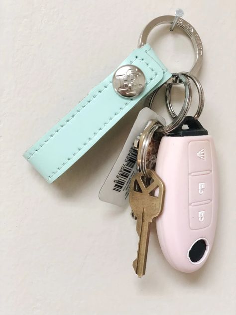 Key Ring (Order in any color!) Key Rings Jon Hart Preppy Wallet Keychain, Keychain Aesthetic Ideas, Car Keychain Aesthetic, Car Keys Aesthetic, Car Keychain Ideas, Preppy Car Accessories, Preppy Car, Jon Hart, Hot Stamp