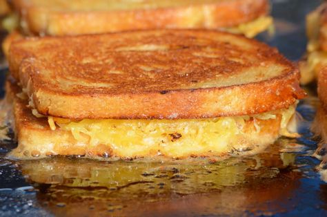 Grilled Cheese Throwdown Top 10 Things to Cook on Evo - outdoorLUX Evo Grill, Things To Cook, Flat Top Grill, Grill Recipes, Easy Entertaining, Things To Make, Sandwich Recipes, Grilled Cheese, Grilling Recipes