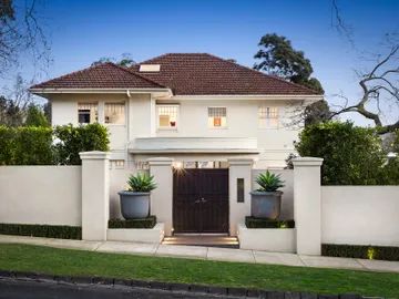 10 Struan Street, Toorak, Vic 3142 - Property Details Front Gardens, Rich Home, Australian Architecture, 3 Bedroom House, Australian Homes, Houses For Sale, Family Living, Luxury Real Estate, Ideal Home