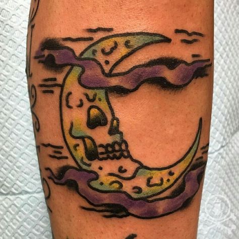 Moon Traditional Tattoo, Moon Skull, Traditional Tattoo Art, Traditional Tattoo Flash, Lowbrow Art, Skull Tattoos, S Tattoo, Moon Tattoo, Tattoo Shop