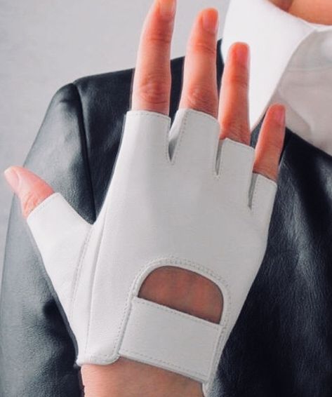 White Leather Gloves, Gloves Aesthetic, Fingerless Leather Gloves, Gloves Outfit, Leather Fingerless Gloves, Gloves White, Short Gloves, Fashion Gloves, Gloves Fashion