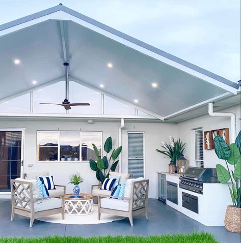 Patio Roof Extension Ideas, Patio Extension Ideas, Hamptons House Exterior, Tropical Pool Landscaping, Stilt House, Lounge Room Styling, Bungalow Exterior, Outdoor Patio Space, Backyard Renovations