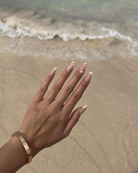 summer nails Vacation Nail Designs, Summer Vacation Nails, Summer Nails Almond, Kutek Disney, Unghie Sfumate, Nagel Tips, Summery Nails, Girly Acrylic Nails, Her Nails