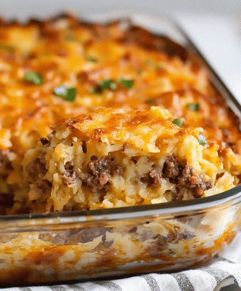 Hamburger Hash Brown Casserole Recipe - recipesee.com Recipes Hamburger Meat Ground Beef, Hashbrowns Ground Beef, Hamburger Hashbrown Casserole Recipes Easy, Breakfast Casserole With Hamburger Meat, Hamburger Hash Recipe, Breakfast With Hamburger Meat, Cheeseburger Hash Brown Casserole, Hamburger Casserole With Biscuits, Browned Hamburger Recipes