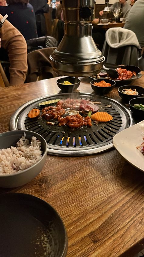 Home Korean Bbq, Korean Bbq Aesthetic, Korean Barbeque, Korean Bbq Restaurant, Korean Grill, Korean Barbecue, 2024 Aesthetic, Korean Restaurant, Bbq Restaurant