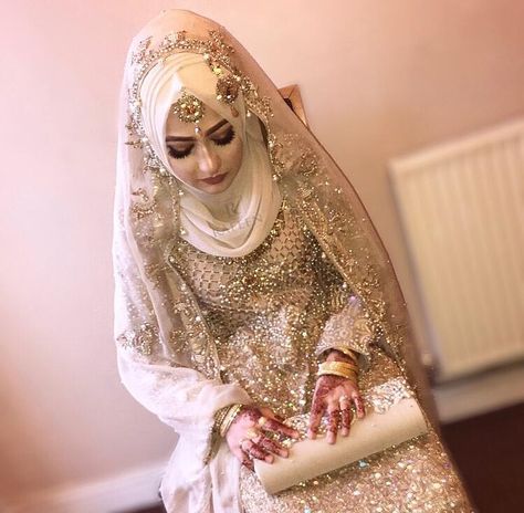 HIJABSTYLIST • MAKEUP ARTIST on Instagram: “✨✨HIJABI BRIDE ✨✨ . Looking forward to meeting all my beautiful brides. For those who are already booked in I can’t wait to meet you!!!…” Hijab Nikkah Bride, Bride Hijab Style, Bridal Hijab Styles Pakistani, Hijabi Bride Pakistani, Hijab Bride Pakistani, Valima Hijabi Bride, Niqab Bride, Full Hijab Bride, Bride In Hijab