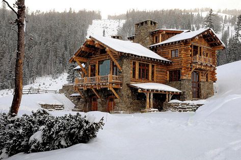 This family vacation home is a rugged and rustic ski lodge designed with an authentic Western Montana feel by Pearson Design Group, in Big Sky, Montana. Cozy Ski Lodge, Chalet House, Log Cabin Living, Lake Houses Exterior, Rustic Exterior, Haus Am See, Cabin Living, Traditional Exterior, Log Cabin Homes