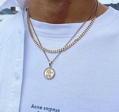 2 Chains On Men, Gold Men Necklace, Men Necklace Ideas, Men Chain Necklace Outfit, Man Necklace Aesthetic, Gold Mens Jewelry, Gold For Men, Men’s Pendant Necklace, Jewelry Men Aesthetic