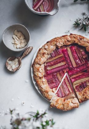 Rhubarb almond galette Rhubarb Galette, Call Me Cupcake, Rhubarb Tart, Rhubarb Pie, Rhubarb And Custard, Custard Tart, Rhubarb Recipes, Shortcrust Pastry, Sweet Pie