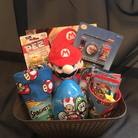 Super Mario Bros Gift Basket, Super Mario Gift Basket, Mario Easter Basket, Super Mario Bros Gifts, Super Mario Gifts, Kids Baskets, About Easter, Spaghetti And Meatballs, Bag Ideas