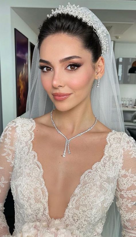 bridal makeup, wedding make up, soft glam makeup, soft glam bridal makeup, bridal makeup look, glam bridal makeup look, soft glam wedding makeup, bridal makeup looks, soft makeup look Bride Hair With Long Veil, Elegant Glam Makeup, Timeless Wedding Makeup, Soft Glam Wedding Makeup, Soft Glam Wedding, Bride Makeup Natural, Glam Bride Makeup, Soft Bridal Makeup, Blonde Bride