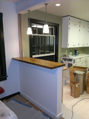 Nice tutorial on building a sturdy yet small halfwall with counter/bar on top. Kitchen Counter Divider, How To Build Countertops, Wall Counter Bar, Bar Room Divider, Build A Half Wall, Breakfast Bar Small Kitchen, Kitchen Half Wall, Half Wall Kitchen, Half Wall Room Divider