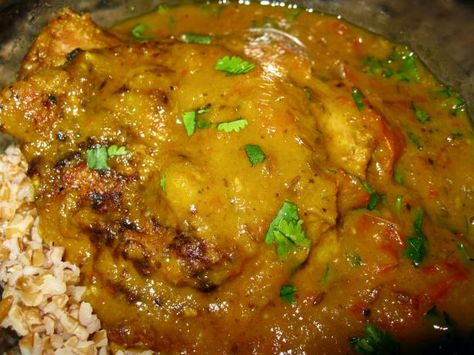 Kuku Paka (Kenyan Chicken Curry)--delicious and so easy if you already have all the ingredients handy. This is a keeper. Kenyan Food, Curry Recipes Easy, Chicken Curry Recipe, Africa Food, Curry Chicken Recipes, Curry Recipe, Chicken Curry, African Food, Curry Chicken