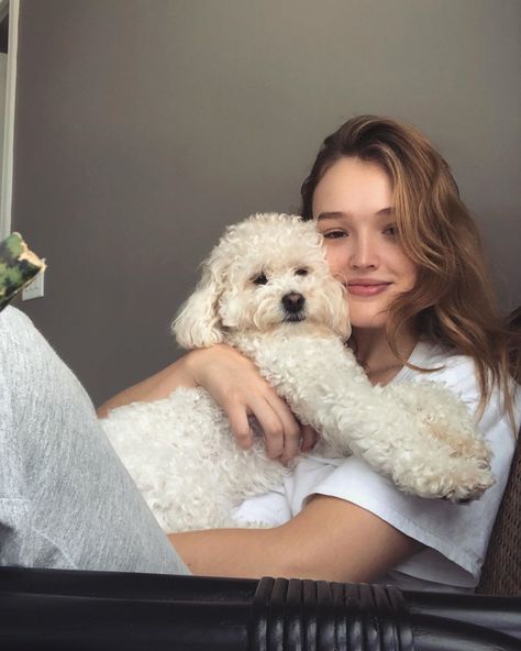 Maddison Brown on Instagram: “QuaranTEAM” Puppy Aesthetic, Dog Pic, Dog Mommy, Photos With Dog, Dog Photoshoot, Brown Hair With Blonde Highlights, Dog Selfie, Foto Ideas Instagram, Girl And Dog