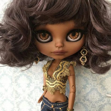 Black Blythe Dolls, Doll Aesthetic, Fantasy Art Dolls, African American Dolls, Living Dolls, Short Blonde Hair, Black Doll, Curly Hair Cuts, Pretty Dolls