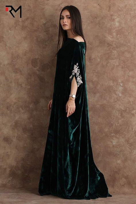 Green Velvet Gown, Evening Dresses 2022, Velvet Dresses Outfit, Velvet Suit Design, Stylish Bride, Alpine Green, Velvet Dress Designs, Latest Bridal Dresses, Pakistani Fancy Dresses