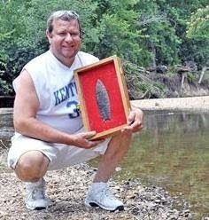 For lifelong artifact hunter Darrel Higgins, finding an arrowhead was nothing new, but the one he found recently in Western Kentucky was spe... Clovis Point, Artifact Hunting, Native American Facts, Native American Tools, Prehistoric Man, Arrowheads Artifacts, Arrow Heads, Stone Tools, Arrow Head