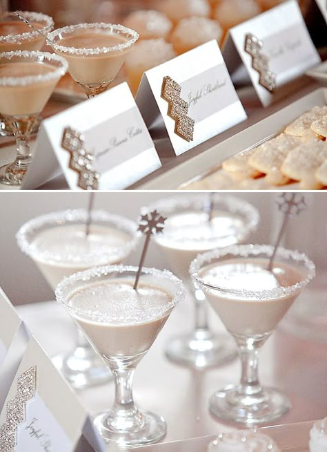 Dessert Table Recipes, Winter Dessert Table, Schnee Party, Winter Wonderland-party, Cocktails Wedding, Chasing Rainbows, White Winter Wedding, Signature Cocktails, Silver Theme