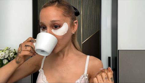 Ariana Grande Coffee, Ariana Vogue, Vogue Youtube, Vogue Beauty Secrets, Vogue Beauty, Pink Pilates Princess, Ariana G, Pink Pilates, Pilates Princess