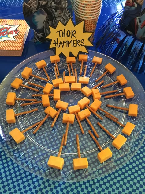 Thor hammer snacks! Thor Themed Food, Avengers Birthday Party Food Ideas, Marvel Avengers Party Food, Avengers Birthday Party Activities, Superhero Theme Snacks, Avengers Theme Birthday Party Food, Superhero Birthday Party Snacks, Marvel Birthday Food Ideas, Marvel Snacks Party Ideas