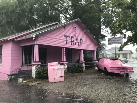 2 Chainz Trap House - Atlanta Pink Trap House Aesthetic, Hood Trap House Aesthetic, Trap Museum Atlanta, Bloxburg Trap House, Trap House Aesthetic, Traphouse Aesthetic, Trap House Drawing, Pink Trap House, Atlanta Aesthetic