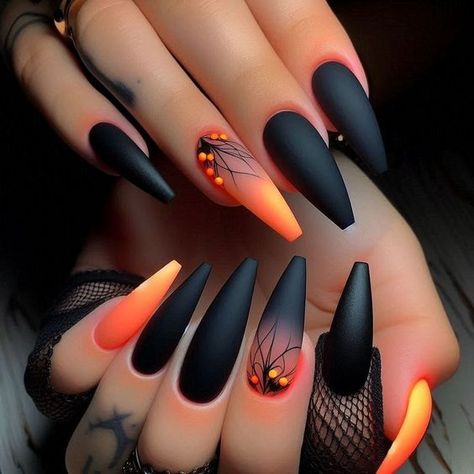 Fall Orange Nail Designs, Everyday Nails, Fake Nails Designs, Halloween Acrylic Nails, September Nails, Gothic Nails, Goth Nails, Halloween Nail Designs, Halloween Nail