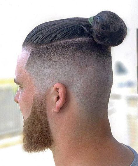 Man Bun With Fade, Shaved Side Haircut, Mens Ponytail Hairstyles, Man Bun Haircut, Long Hair Shaved Sides, Haircut Man, Man Bun Styles, Man Ponytail, Mens Modern Hairstyles