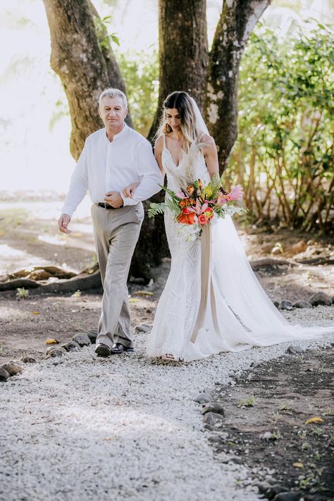 father of the bride walking bride down outdoor costa rican wedding venue aisle Father Of The Bride Attire, Father Of The Bride Outfit, Beach Wedding Groom, Bride Suit, Casual Wedding Attire, Beach Wedding Attire, Bride Attire, Beach Bride, Brides Wedding Dress