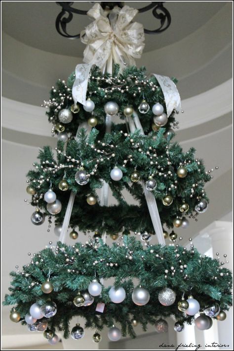 Hanging Christmas Tree - WREATH CHANDELIER ~ This would be so pretty in the entryway! Cheap Diy Christmas Decorations, Wreath Chandelier, Hanging Wreaths, Christmas Decor Diy Cheap, Christmas Chandelier, Cheap Christmas Diy, Hanging Christmas Tree, Diy Christmas Decorations, Christmas Tree Wreath