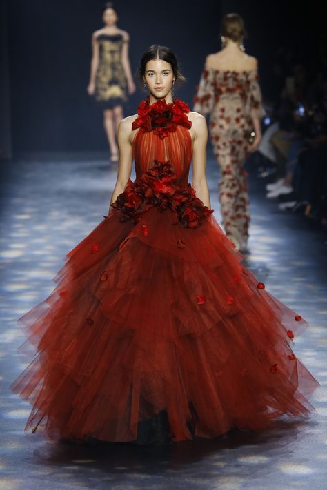 Marchesa Fall 2016 Ready-to-Wear Collection - Vogue Fashion Show Dresses, Dress With Flowers, Gaun Fashion, Couture Gowns, Gorgeous Gowns, Marchesa, Elie Saab, Fall 2016, Beautiful Gowns