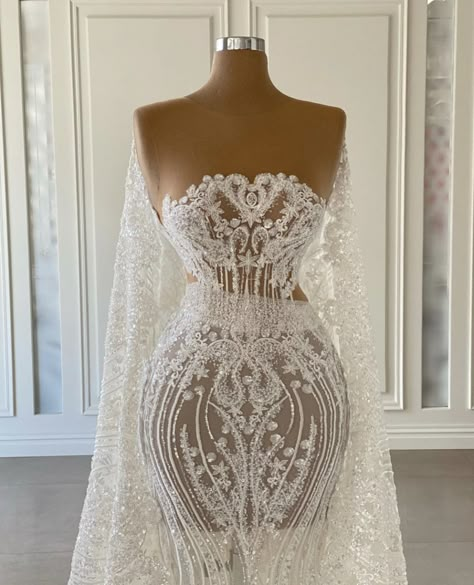 Extravagant Wedding Dress, Elegant Lace Wedding Dress, Wedding Dress Mermaid, Arm Cast, Wedding Dress Bustle, Extravagant Wedding, Pretty Wedding Dresses, Wedding Veils Lace, Fancy Wedding Dresses