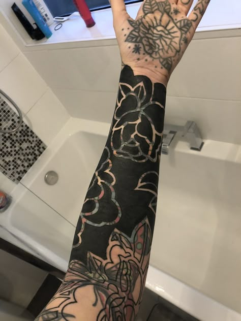 Tattoo Sleeve Cover Up, Arm Cover Up Tattoos, Tatuaje Cover Up, Black Sleeve Tattoo, Black Tattoo Cover Up, Blackout Tattoo, Simple Tattoo Designs, Black Tattoo, Tattoo Cover