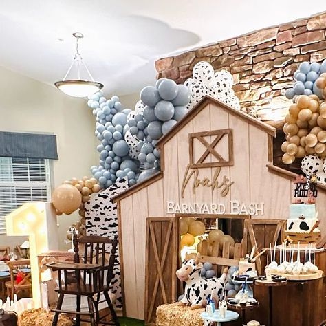 Josefina Morales 🌸 ( NYC ) on Instagram: "🐮𝓝𝓸𝓪𝓱🐴 Turns 1 . Thank you @meliuskamarie for trusting us with your special date 💙 . . Cake 🎂@melyscake35 Delivery 🚚 @conveyance_nyc Sketch ✍️ @convey_nyc . . #barn#farm#kids#party#ny#upstatenewyork#kidaparty#eventplanner#loveit#events" Blue Barnyard Party, Farm Kids Party, Barn Themed Birthday Party, Nyc Sketch, Barn Birthday Party, Barn Backdrop, 1st Rodeo, Barnyard Birthday Party, Farm Baby Shower