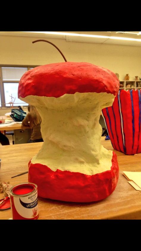 Claes Oldenburg and pop art inspired large food sculptures Pop Sculpture Ideas, Pop Art Cardboard Sculpture, Pop Art Food Sculpture, Potato Sculpture, Fruit Art Projects, Pop Art Food, Large Sculpture, Paper Mache Projects, Sculpture Lessons