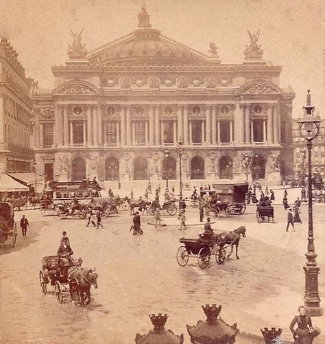 Amazing Photos Show How Paris Has Changed Since the Late 19th Century 19th Century France Aesthetic, Paris 19th Century, 19th Century Photos, Late 19th Century Aesthetic, Old Photos Aesthetic, 19 Century Aesthetic, 1800 Aesthetic, Historic Aesthetic, 19th Century Architecture