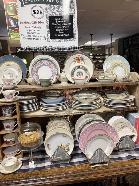 Mix and Match Vintage Dishes ~ White Arrows Home Mixed Dinnerware Table Settings, Eclectic Dishes Mix Match, Moody Modern Home, Mismatched Table Setting, Mix Match Dishes, Mismatched Dinnerware, Mix And Match Dinnerware, Vintage Shop Ideas, Eclectic Dishes