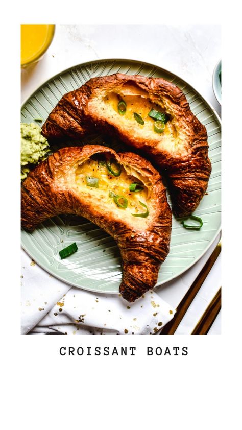 Croissant Boats, Croissant Ideas, Vegetarian Easter Recipes, Stuffed Croissants, Brunch Design, Filled Croissants, Crossant Recipes, Tropical Breakfast, Overnight Chia Pudding