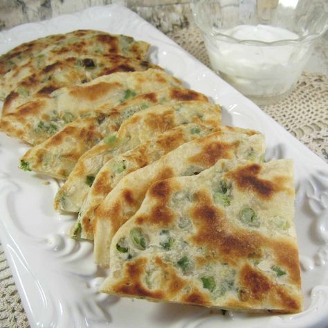 Green Onion Pancake Recipe, Asian Pancakes, Scallion Pancakes Chinese, Tofu Sushi, Sandwich Maker Recipes, Ladies Bible Study, Green Onion Pancake, Fusion Desserts, Onion Pancake